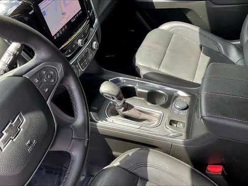 Used 2023 Chevrolet Traverse RS FWD image 17