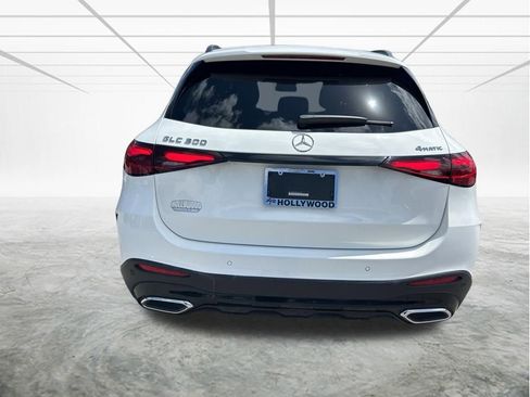 Used 2025 Mercedes-Benz GLC 300 4MATIC image 2