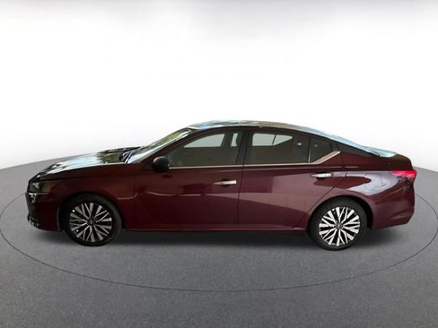 Used 2025 Nissan Altima 2.5 SV FWD image 8