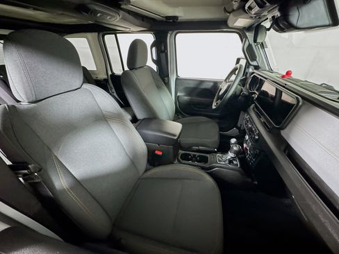 Used 2024 Jeep Wrangler Unlimited AWD/4WD image 25