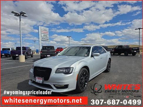 Used 2023 Chrysler 300 Touring L AWD/4WD image 1
