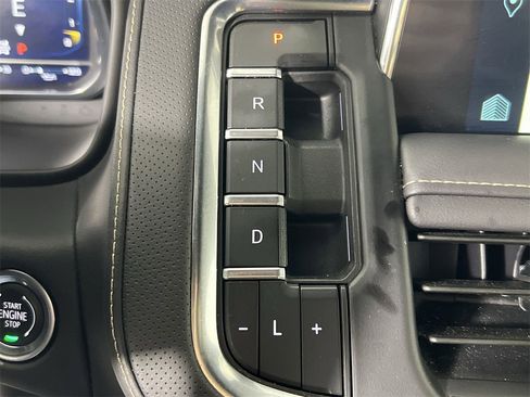 Used 2024 Chevrolet Suburban Premier image 21