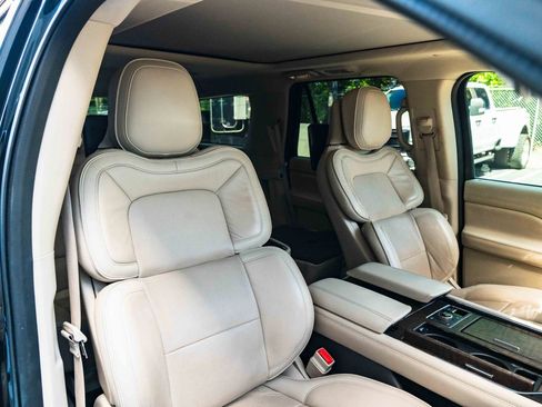 Used 2018 Lincoln Navigator Reserve w/ Technology Package AWD/4WD image 40
