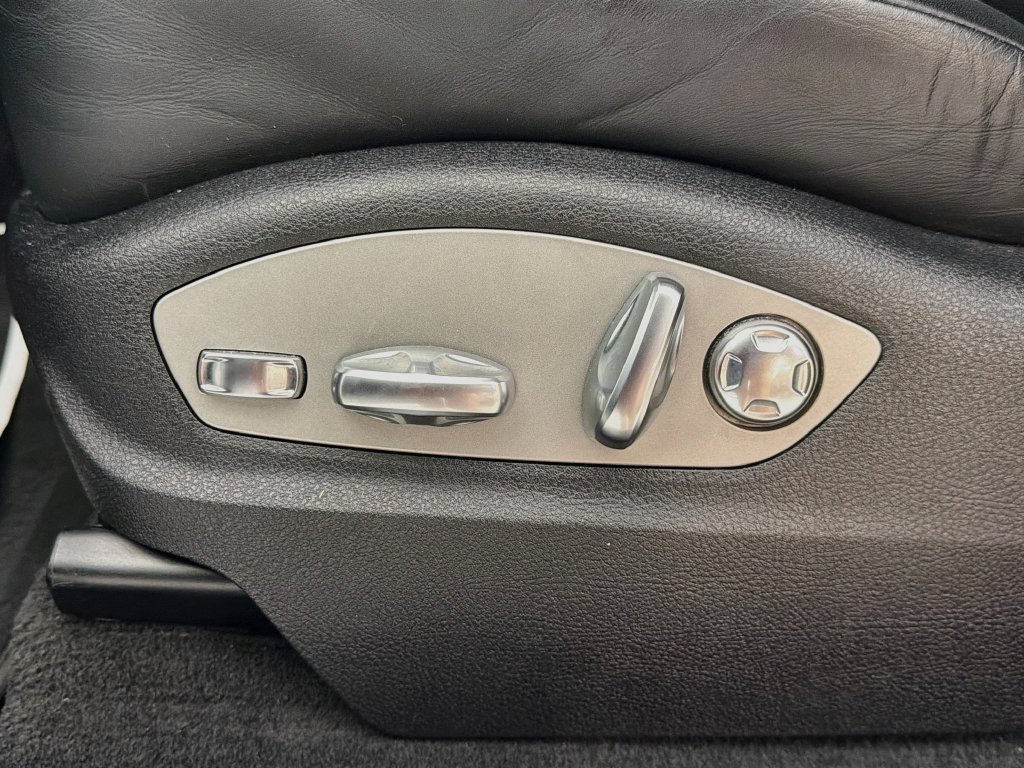 Certified 2023 Porsche Macan AWD/4WD image 22