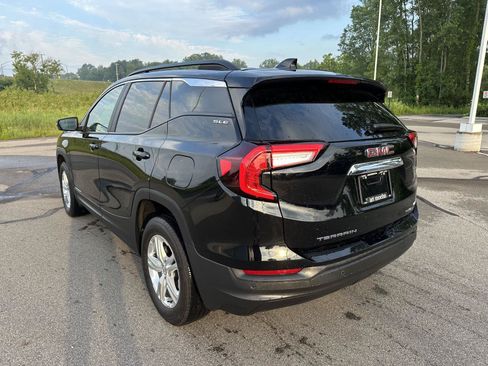 Used 2024 GMC Terrain SLE w/ Driver Convenience Package AWD/4WD image 3