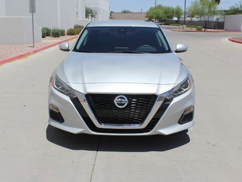 Used 2022 Nissan Altima 2.5 SV FWD image 2