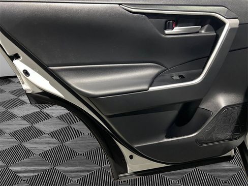 Used 2023 Toyota RAV4 AWD Hybrid image 19