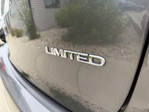 Used 2020 Chrysler Pacifica Limited FWD image 29