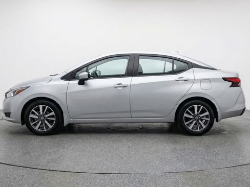 Used 2025 Nissan Versa SV image 5