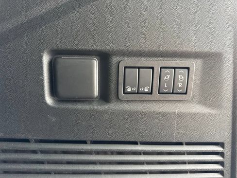Used 2025 GMC Yukon Elevation AWD/4WD image 30