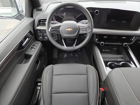 New 2025 Chevrolet Suburban Premier image 33