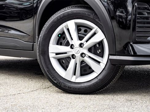 Used 2025 Nissan Kicks Play S image 2