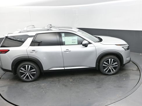 New 2025 Nissan Pathfinder Platinum image 39