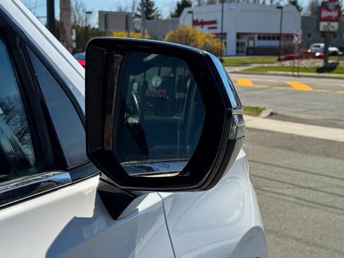 Used 2023 Chevrolet Suburban Premier image 12