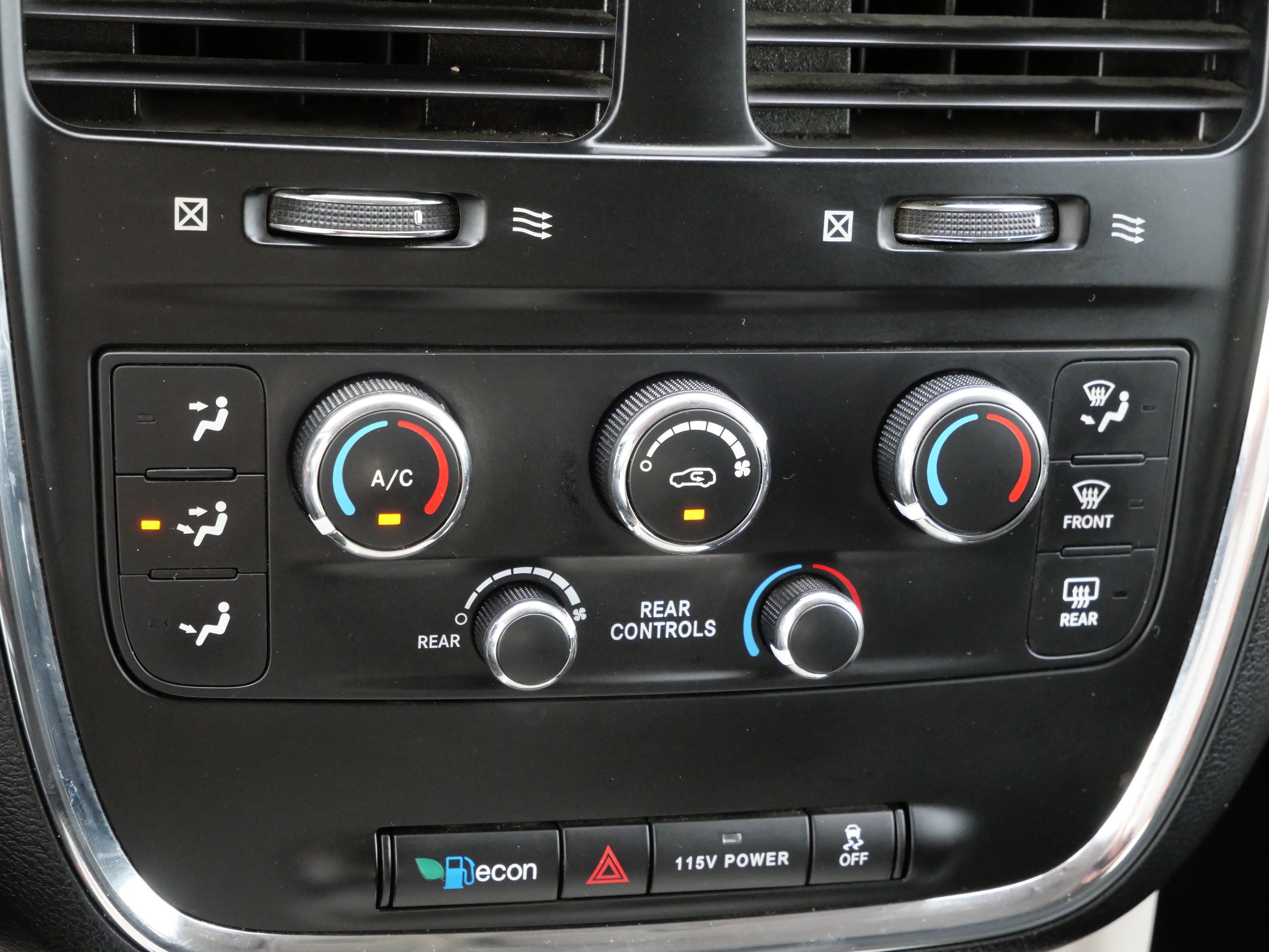 Used 2016 Dodge Grand Caravan SXT w/ Rear Park Assist Package FWD image 24