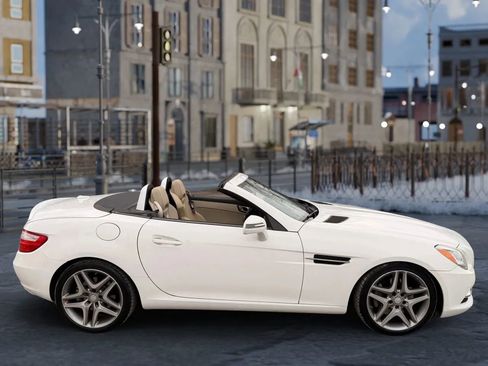 Used 2016 Mercedes-Benz SLK 300 image 9