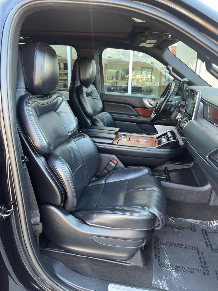 Used 2021 Lincoln Navigator L Reserve AWD/4WD image 22