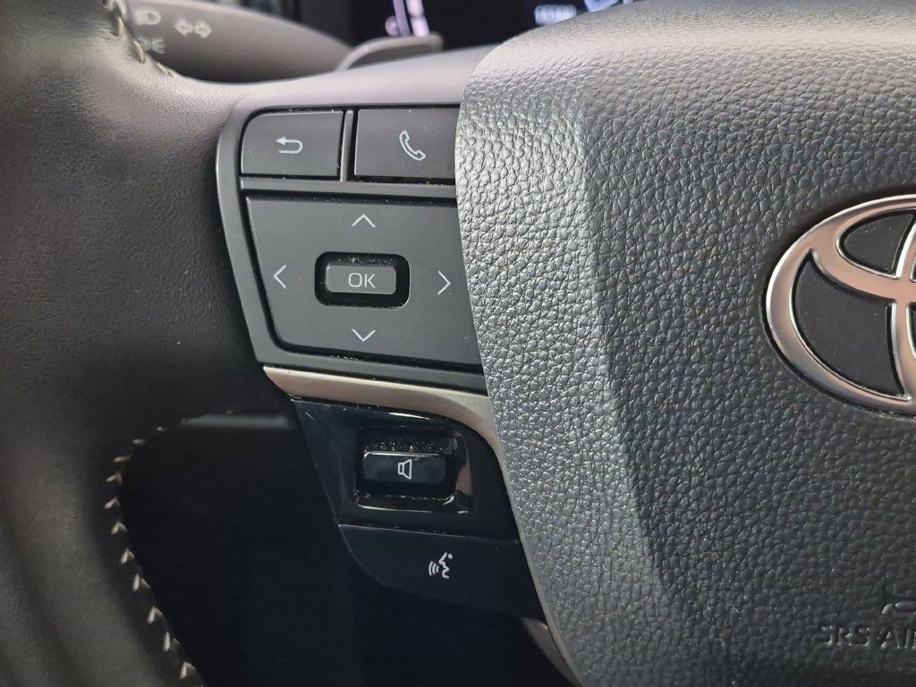 Used 2025 Toyota Camry SE FWD image 18