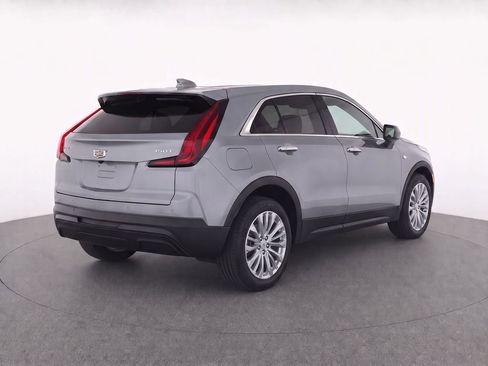 Used 2024 Cadillac XT4 Luxury w/ Cold Weather Package FWD image 3