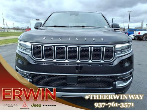 Certified 2024 Jeep Wagoneer Series II w/ Flexible Seating Group image 2