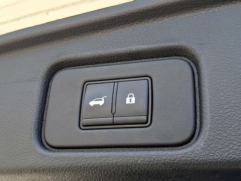 Used 2024 Nissan Pathfinder SL AWD/4WD image 33