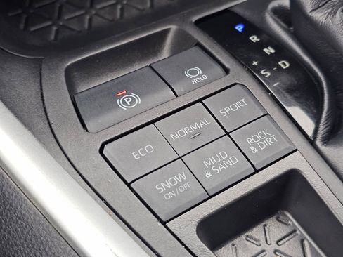 Used 2022 Toyota RAV4 XLE w/ XLE Grade Weather Package AWD/4WD image 35