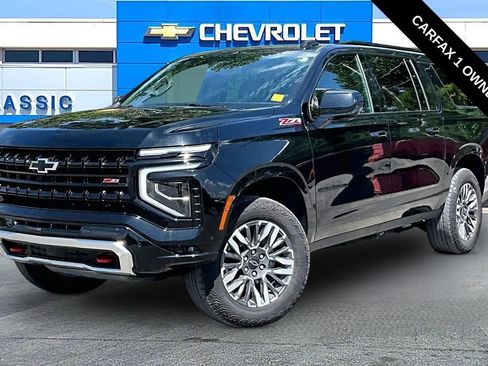 Used 2025 Chevrolet Suburban Z71 AWD/4WD image 2