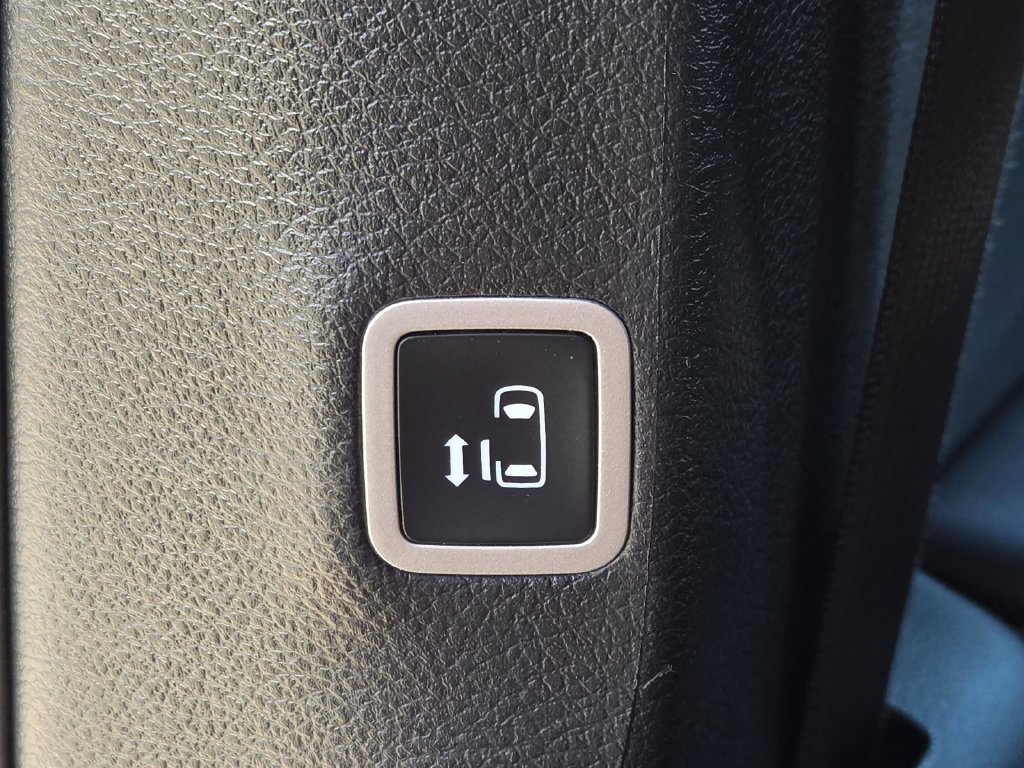 Used 2025 Chrysler Pacifica Select FWD image 38