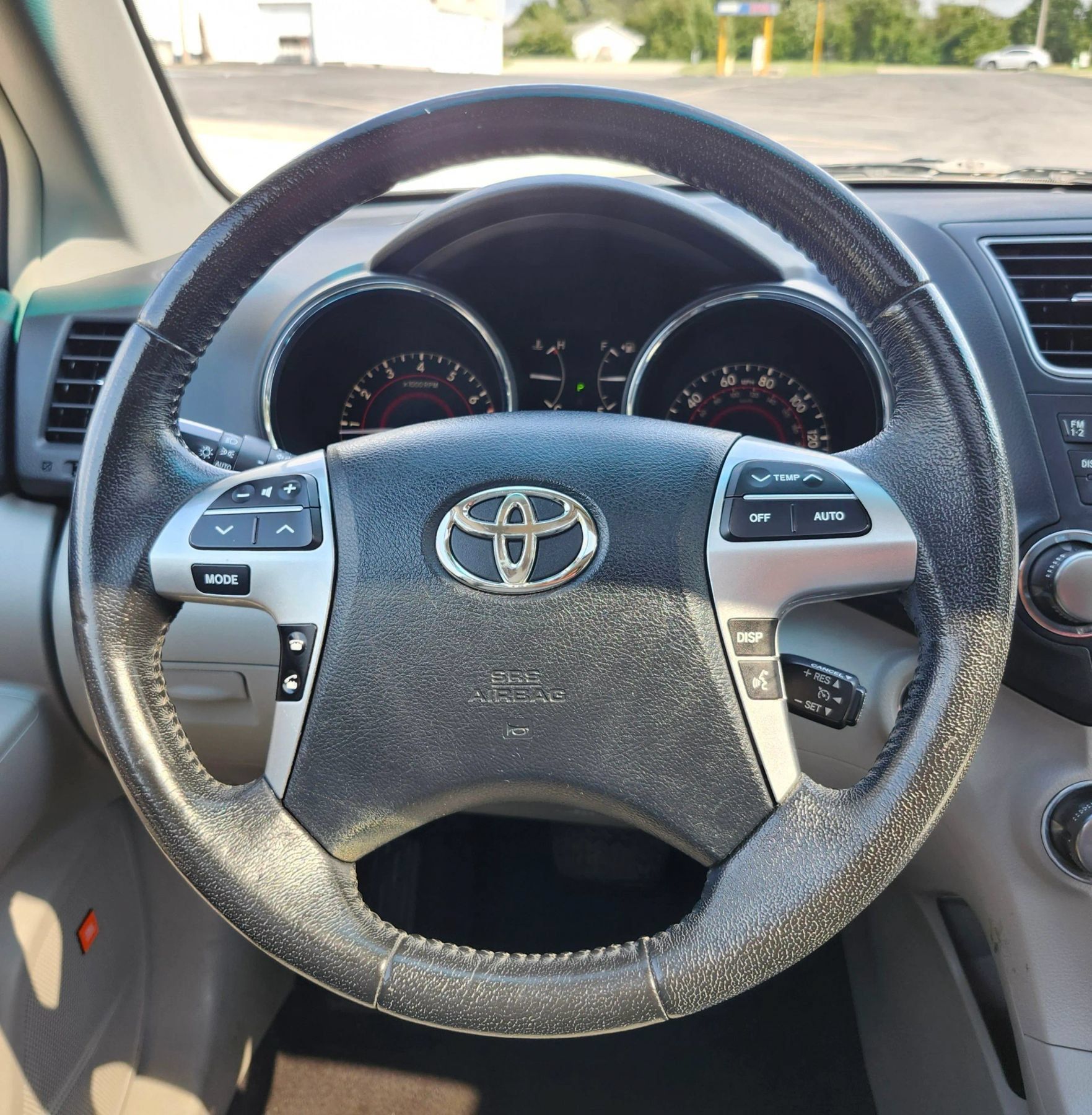 Used 2012 Toyota Highlander Limited w/ Tow Pkg FWD image 25