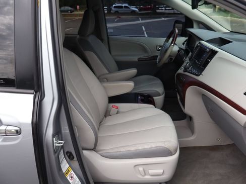 Used 2013 Toyota Sienna Limited w/ Premium Pkg AWD/4WD image 24