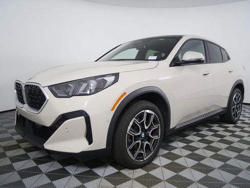 Certified 2026 BMW X2 xDrive28i AWD/4WD image 7