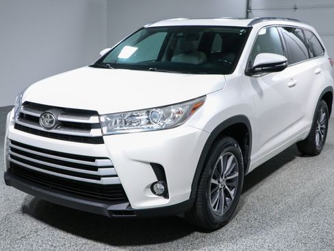 Used 2017 Toyota Highlander XLE FWD image 34