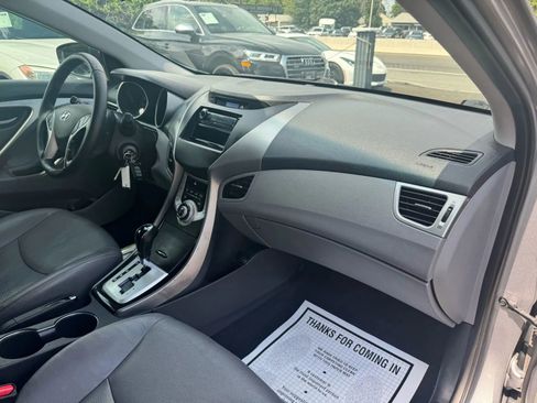 Used 2012 Hyundai Elantra Limited image 20