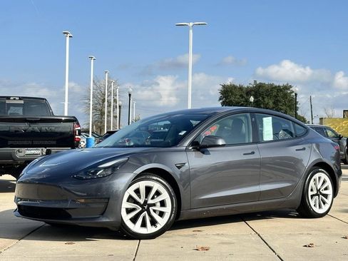 Used 2023 Tesla Model 3 Standard Range image 4