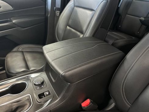 Used 2023 Chevrolet Traverse LT w/ LT Premium Package AWD/4WD image 30