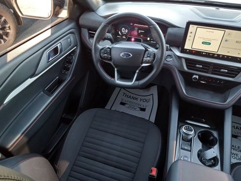 Used 2025 Ford Explorer ST-Line w/ ST-Line Street Pack AWD/4WD image 17