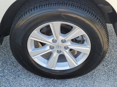 Used 2011 Toyota Highlander SE image 31