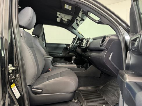 Used 2017 Toyota Tacoma TRD Sport w/ Tow Package (A/T) AWD/4WD image 28