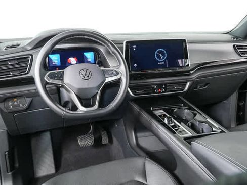 Certified 2025 Volkswagen Atlas Cross Sport SE FWD image 18