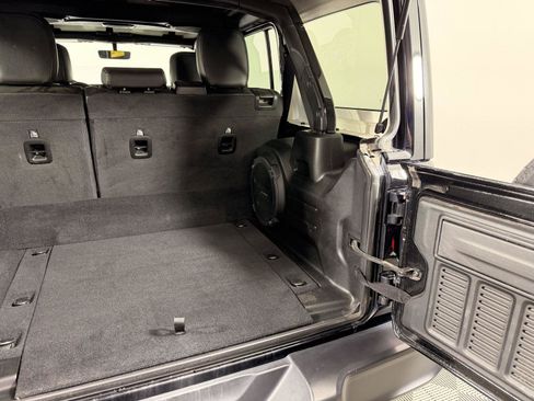 Used 2021 Jeep Wrangler Unlimited Sahara AWD/4WD image 6