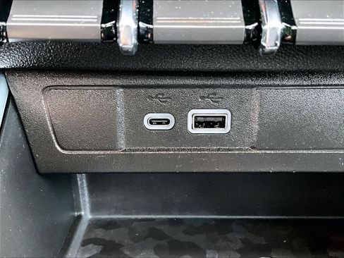 Used 2023 Chevrolet Colorado Z71 w/ Z71 Convenience Package 2 image 26