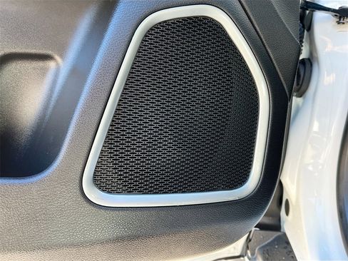 Used 2025 Jeep Compass Latitude image 18