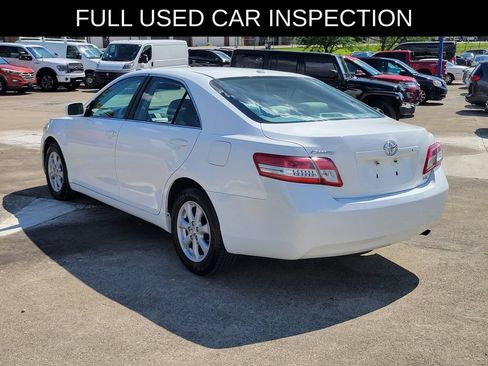 Used 2011 Toyota Camry LE w/ LE Extra-Value Pkg FWD image 3