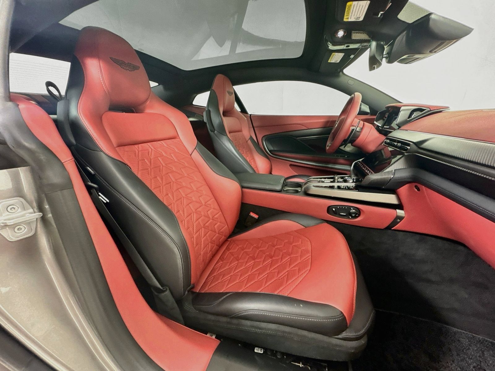 Used 2025 Aston Martin Vanquish RWD image 10