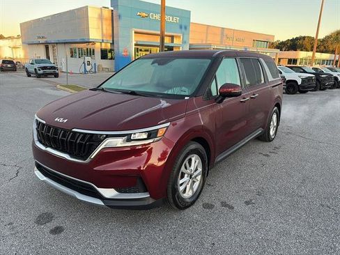 Used 2023 Kia Carnival LX image 3