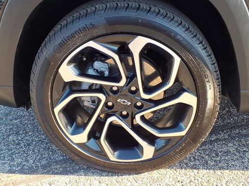 Certified 2025 Chevrolet Trax RS w/ Driver Confidence Package image 19