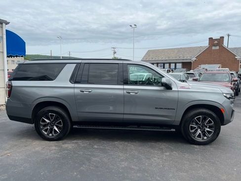Used 2023 Chevrolet Suburban Z71 w/ Luxury Package AWD/4WD image 2