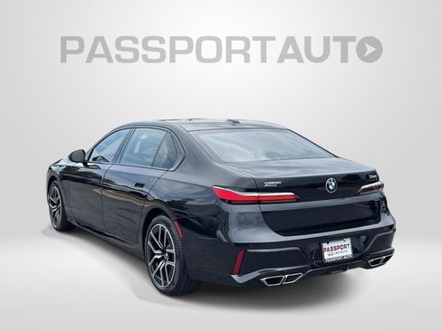Used 2023 BMW 760i xDrive w/ Parking Assistance Package AWD/4WD image 3