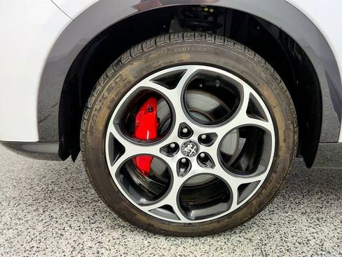 Used 2024 Alfa Romeo Tonale Veloce AWD/4WD image 9