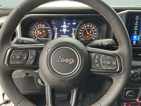 Used 2024 Jeep Gladiator Sport AWD/4WD image 15